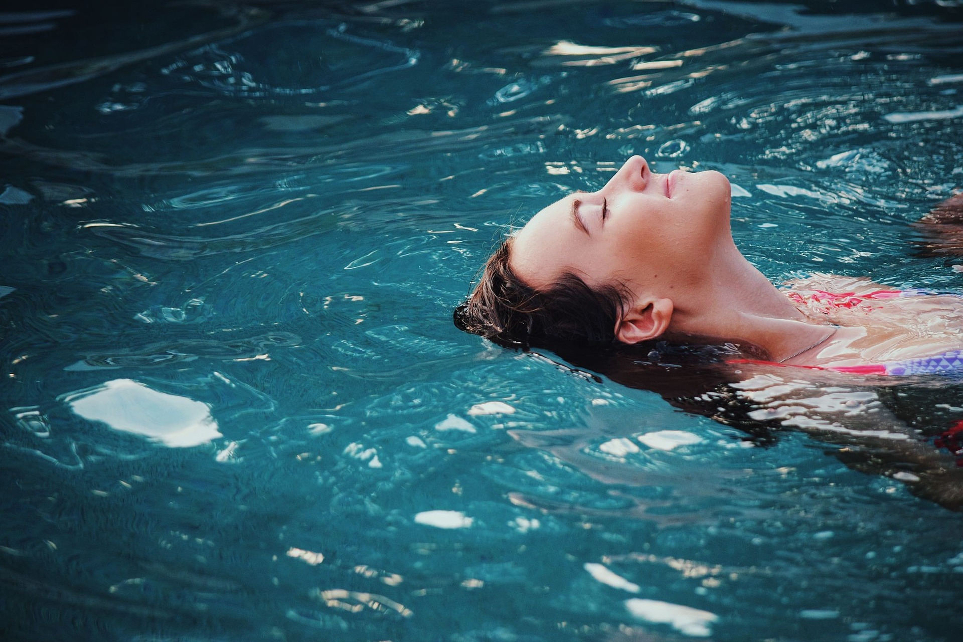 Ficar na piscina é saudável para sua mente